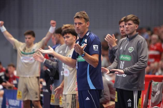 GER, xFSx, Hamburg,1 Daikin HBL Handball Bundesliga, Herren ,Saison 2025 2026 ,DHB, 2 Spieltag , HSV Handball vs TSV Hannover Burgdorf, in der Sporthalle Hamburg , 03 09 2025 , v l Trainer Rayco Rodriguez Plata TSV Hannover Burgdorf Copyright: HMBxMedia FernandoxSoares
