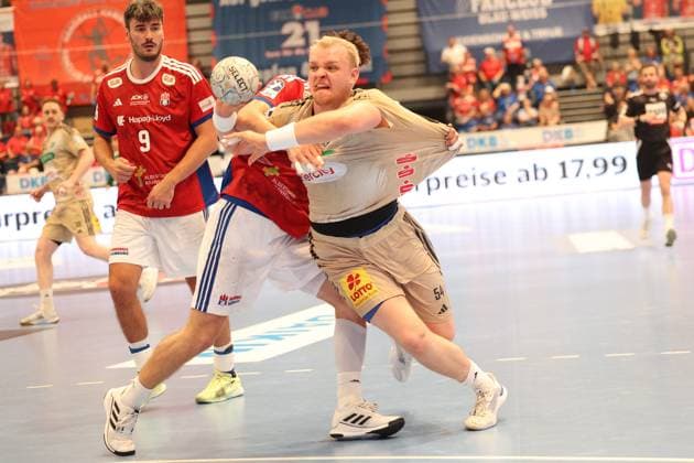 Handball Daikin Handball Bundesliga 2025 2026 Handball Sport Verein Hamburg vs TSV Hannover Burgdorf Jacob Arenth Lassen Hamburg ,Elias Kofler Hamburg ,Justus Fischer Hannover , Sporthalle Hamburg Hamburg
