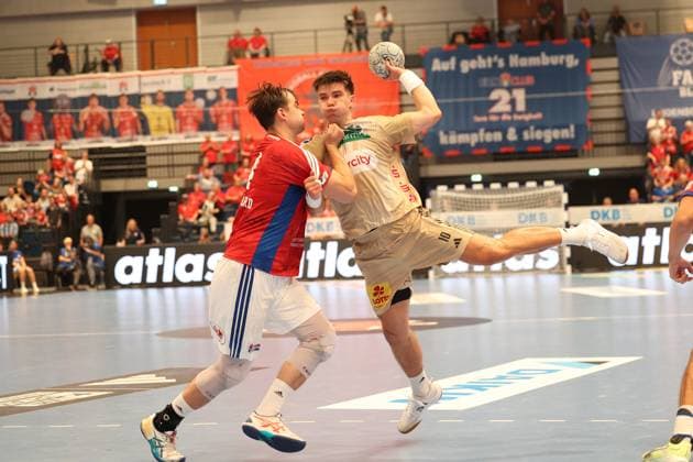 Handball Daikin Handball Bundesliga 2025 2026 Handball Sport Verein Hamburg vs TSV Hannover Burgdorf Andreas Magaard Hamburg , Renars Uscins Hannover , Sporthalle Hamburg Hamburg