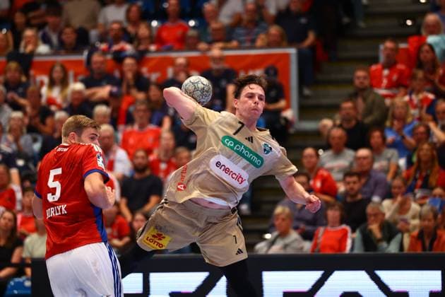 Handball I Men I Season 2025 2026 I Bundesliga I 2 Matchday I HSV Hamburg TSV Hannover Burgdorf I 03 09 2025 Oliver Norlyk 5, HSV Hamburg Leif Tissier 7, TSV Hannover Burgdorf Hamburg Alsterdorfer Sporthalle Hamburg Germany Copyright: xLobeca RalfxHomburgx