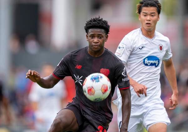 Football, Bayer 04 Leverkusen, Jeremiah Mensah receives a professional contract, Archive pictures
