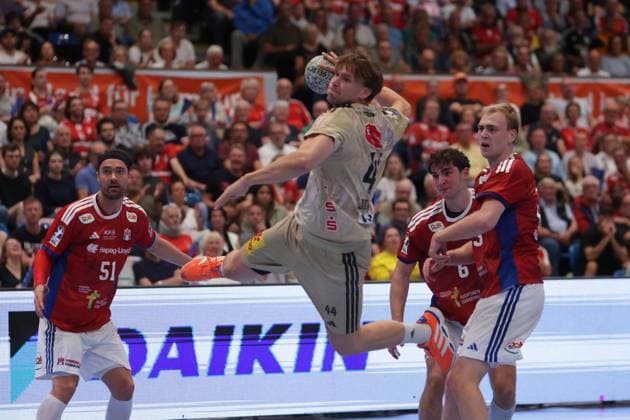GER, xFSx, Hamburg,1 Daikin HBL Handball Bundesliga, Herren ,Saison 2025 2026 ,DHB, 2 Spieltag , HSV Handball vs TSV Hannover Burgdorf, in der Sporthalle Hamburg , 03 09 2025 , v l Thomas Alfred Solstad 44,TSV Hannover Burgdorf Copyright: HMBxMedia FernandoxSoares