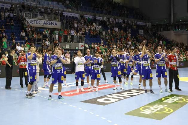 03 09 2025, xtgx, SC Magdeburg ThSV Eisenach v l Eisenach thanks the fans, disappointed, looks disappointed, disappointed Magdeburg
