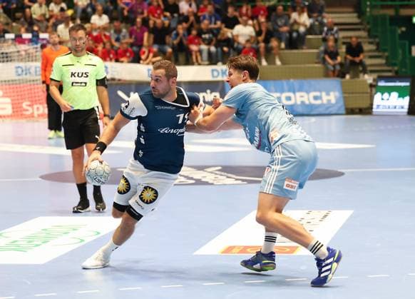 f l Tomas Babak Bergischer HC 19 , Florian Scheerer HC Erlangen 10 Bergischer HC 06 vs HC Erlangen, Matchday 2, Handball, DAIKIN HBL, Season 2025 2026, 03 09 2025 Bergischer HC 06 vs HC Erlangen, Matchday 2, Handball, DAIKIN HBL, Season 2025 2026, 03 09 2025 Wuppertal Copyright: xEibner-Pressefoto ThomasxStoeckex EP_TSR