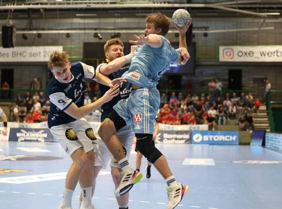 from l Julian Fuchs Bergischer HC 46 , Johannes Wasielewski Bergischer HC 77 , Andri Runarsson HC Erlangen 04 Bergischer HC 06 vs HC Erlangen, Matchday 2, Handball, DAIKIN HBL, Season 2025 2026, 03 09 2025 Bergischer HC 06 vs HC Erlangen, Matchday 2, Handball, DAIKIN HBL, Season 2025 2026, 03 09 2025 Wuppertal Copyright: xEibner-Pressefoto ThomasxStoeckex EP_TSR