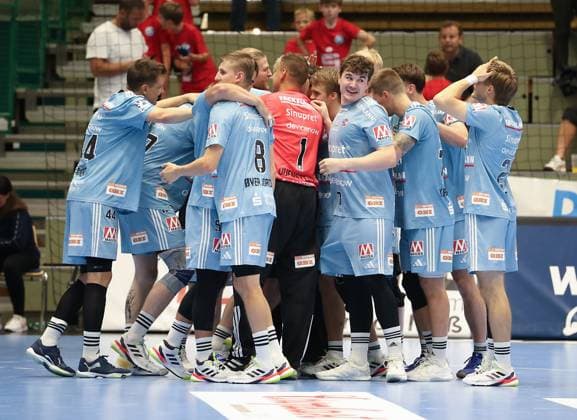v l Cheering after the victory HC Erlangen Bergischer HC 06 vs HC Erlangen, Matchday 2, Handball, DAIKIN HBL, Season 2025 2026, 03 09 2025 Bergischer HC 06 vs HC Erlangen, Matchday 2, Handball, DAIKIN HBL, Season 2025 2026, 03 09 2025 Wuppertal Copyright: xEibner-Pressefoto ThomasxStoeckex EP_TSR