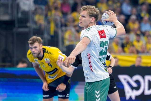 Niclas Benedict Heitkamp GWD, 23 , on the ball, single picture, single photo, action, action, at seven meter, 7 meter, penalty throw, game scene, 03 09 2025, Mannheim Germany , Handball, Bundesliga, Rhein Neckar Löwen TSV GWD Minden xozx