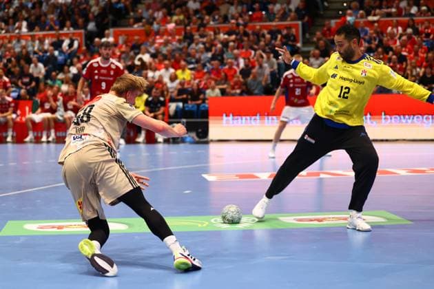 Handball I Men I Season 2025 2026 I Bundesliga I 2 Matchday I HSV Hamburg TSV Hannover Burgdorf I 03 09 2025 Daniel Weber 58, TSV Hannover Burgdorf Mohamed Essam Moustafa El Tayar 12, HSV Hamburg Hamburg Alsterdorfer Sporthalle Hamburg Germany Copyright: xLobeca RalfxHomburgx