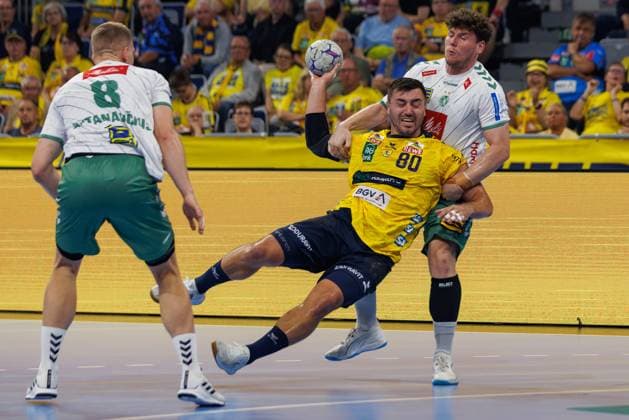 Jannik Kahlbacher Rhein Neckar Loewen in a duel with Karolis Antanavicius GWD Minden and Philipp Vorlicek GWD Minden , Rhein Neckar Loewen vs GWD Minden, Handball, DAIKIN HBL, 2 Spieltag, Saison 2025 2026, 03 09 2025 DFB regulations prohibit any use of photographs as image sequences and or quasi video Rhein Neckar Loewen vs GWD Minden, Handball, DAIKIN HBL, 2 Spieltag, Saison 2025 2026, 03 09 2025 Copyright: xEibner-Pressefoto AlexanderxNeisx EP_ANS