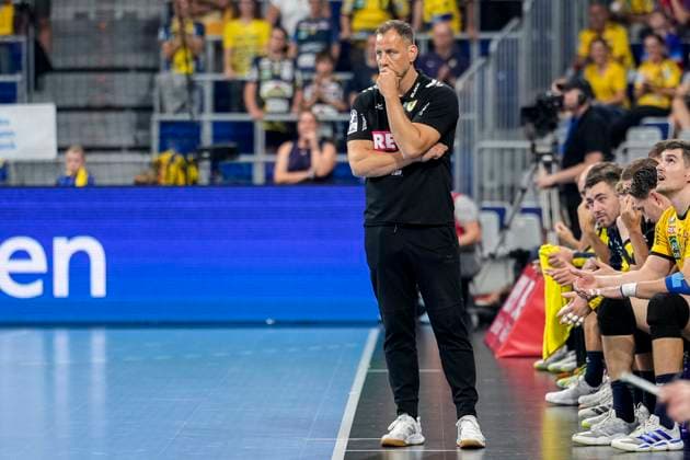 Maik Machulla coach, head coach, RNL , cropped image, full body, single image, single photo, action, action, on the sidelines, 03 09 2025, Mannheim Germany , Handball, Bundesliga, Rhein Neckar Löwen TSV GWD Minden xozx