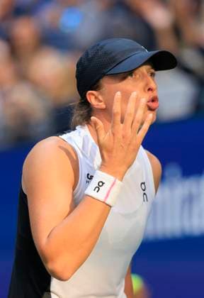 September 3, 2025, Flushing Meadows, New York, USA: Iga Swiatek talks to her team in frustration during a match against Amanda Anisimova on Day 11 of the 2025 US Open at USTA Billie Jean King National Tennis Center on Wednesday September 3, 2025 in the Flushing neighborhood of the Queens borough of New York City. JAVIER ROJAS PI Flushing Meadows USA - ZUMAp124 20250903_zaa_p124_094 Copyright: xJavierxRojasx