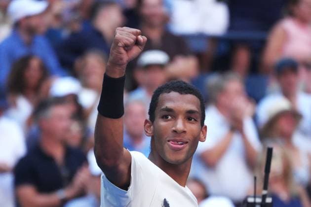 (250904) -- NEW YORK, Sept. 4, 2025 -- Felix Auger-Aliassime of Canada celebrates after winning the men s singles quarterfinal match against Alex de Minaur of Australia at the 2025 US Open tennis championships in New York, the United States, Sept. 3, 2025. ) (SP)U.S.-NEW YORK-TENNIS-US OPEN-MEN S SINGLES-AUGER-ALIASSIME VS DE MINAUR WuxXiaoling 