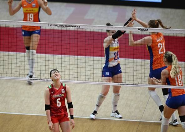 (250904) -- BANGKOK, Sept. 4, 2025 -- Seki Nanami (bottom) of Japan reacts during the quarterfinal match between the Netherlands and Japan at the Volleyball Women s World Championship, WM, Weltmeisterschaft in Bangkok, Thailand, Sept. 3, 2025. ) (SP)THAILAND-BANGKOK-VOLLEYBALL-WOMEN S WORLD CHAMPIONSHIP-THE NETHERLANDS VS JAPAN HouxZhaokang 
