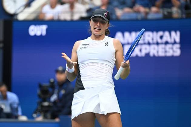 (250904) -- NEW YORK, Sept. 4, 2025 -- Iga Swiatek reacts during the women s singles quarterfinal match between Amanda Anisimova of the United States and Iga Swiatek of Poland at the 2025 US Open tennis championships in New York, the United States, Sept. 3, 2025. ) (SP)U.S.-NEW YORK-TENNIS-US OPEN-WOMEN S SINGLES-QUARTERFINALS LixRui 