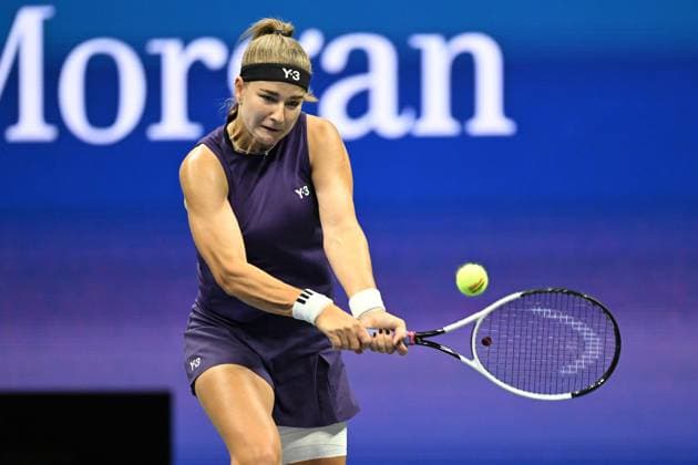 (250904) -- NEW YORK, Sept. 4, 2025 -- Karolina Muchova hits a return during the women s singles quarterfinal match between Osaka Naomi of Japan and Karolina Muchova of the Czech Republic at the 2025 US Open tennis championships in New York, the United States, Sept. 3, 2025. ) (SP)U.S.-NEW YORK-TENNIS-US OPEN-WOMEN S SINGLES-QUARTERFINALS LixRui 