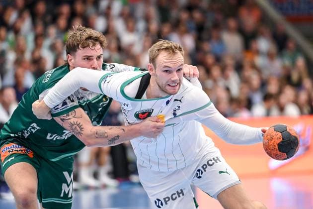 Goeppingen, Germany, 03 09 25 Victor Kloeve FRISCH AUF Goeppingen and Mathias Gidsel Füchse Berlin battle for the ball during the Daikin Handball Bundesliga match between FRISCH AUF Goeppingen vs Füchse Berlin at EWS Arena on September 03, 2025 in Goeppingen, Germany Photo by Harry Langer DeFodi Images Goeppingen, Germany, 03 09 25 Victor Kloeve FRISCH AUF Goeppingen and Mathias Gidsel Füchse Berlin battle for the ball during the Daikin Handball Bundesliga match between FRISCH AUF Goeppingen vs Füchse Berlin at EWS Arena on September 3, 2025 in Goeppingen, Germany Photo by Harry Langer DeFodi Images Photo by Harry Langer DeFodi Images