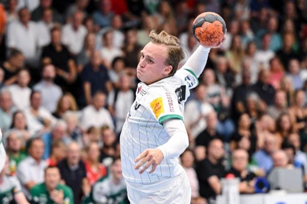 Goeppingen, Germany, 03 09 25 Tobias Grondahl Füchse Berlin in action, on the ball, single action during the Daikin Handball Bundesliga match between FRISCH AUF Goeppingen vs Füchse Berlin at EWS Arena on September 03, 2025 in Goeppingen, Germany Photo by Harry Langer DeFodi Images Goeppingen, Germany, 03 09 25 Tobias Grondahl Füchse Berlin controls the Ball during the Daikin Handball Bundesliga match between FRISCH AUF Goeppingen vs Füchse Berlin at EWS Arena on September 3, 2025 in Goeppingen, Germany Photo by Harry Langer DeFodi Images Photo by Harry Langer DeFodi Images