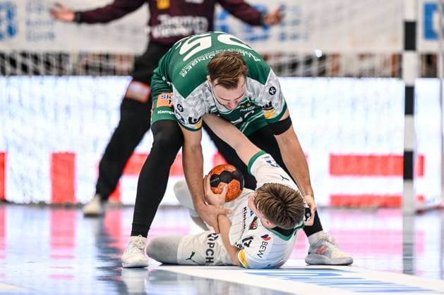 Goeppingen, Germany, 03 09 25 Ludvig Jurmala Astroem FRISCH AUF Goeppingen and Nils Lichtlein Füchse Berlin in a duel during the Daikin Handball Bundesliga match between FRISCH AUF Goeppingen vs Füchse Berlin at EWS Arena on September 03, 2025 in Goeppingen, Germany Photo by Harry Langer DeFodi Images Goeppingen, Germany, 03 09 25 Ludvig Jurmala Astroem FRISCH AUF Goeppingen and Nils Lichtlein Füchse Berlin battle for the ball during the Daikin Handball Bundesliga match between FRISCH AUF Goeppingen vs Füchse Berlin at EWS Arena on September 3, 2025 in Goeppingen, Germany Photo by Harry Langer DeFodi Images Photo by Harry Langer DeFodi Images