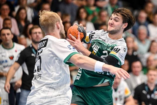 Goeppingen, Germany, 03 09 25 Langhoff Matthes Füchse Berlin and Ludvig Hallbaeck FRISCH AUF Goeppingen battle for the ball during the Daikin Handball Bundesliga match between FRISCH AUF Goeppingen vs Füchse Berlin at EWS Arena on September 03, 2025 in Goeppingen, Germany Photo by Harry Langer DeFodi Images Goeppingen, Germany, 03 09 25 Langhoff Matthes Füchse Berlin and Ludvig Hallbaeck FRISCH AUF Goeppingen battle for the ball during the Daikin Handball Bundesliga match between FRISCH AUF Goeppingen vs Füchse Berlin at EWS Arena on September 3, 2025 in Goeppingen, Germany Photo by Harry Langer DeFodi Images Photo by Harry Langer DeFodi Images