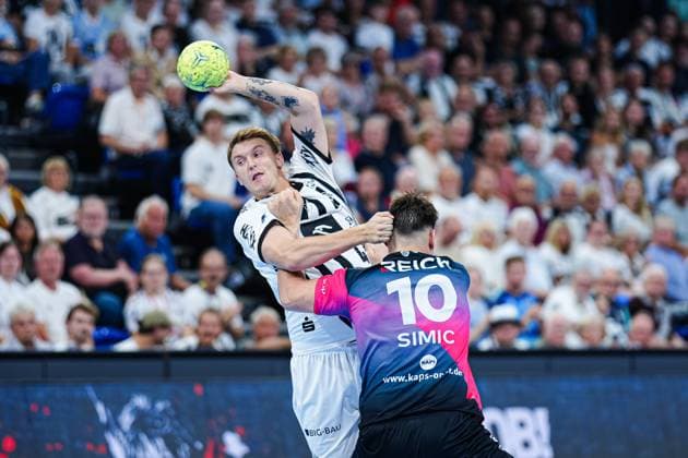 Emil Wernsdorf Madsen THW Kiel, 45 , Josip Simic HSG Wetzlar, 10 GER, THW Kiel vs HSG Wetzlar, Handball, 1 Bundesliga, Matchday 2, Season 2025 2026, 03 09 2025 GER, THW Kiel vs HSG Wetzlar, Handball, 1 Bundesliga, Matchday 2, Season 2025 2026, 03 09 2025 Kiel Copyright: xEibner-Pressefoto MarcelxvonxFehrnx EP_MFN