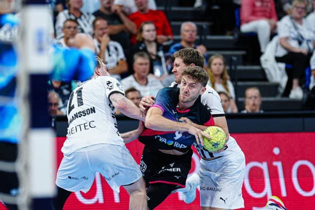 Eric Johansson THW Kiel, 21 , Niklas Theiss HSG Wetzlar, 09 , Magnus Landin THW Kiel, 07 GER, THW Kiel vs HSG Wetzlar, Handball, 1 Bundesliga, Matchday 2, Season 2025 2026, 03 09 2025 GER, THW Kiel vs HSG Wetzlar, Handball, 1 Bundesliga, Matchday 2, Season 2025 2026, 03 09 2025 Kiel Copyright: xEibner-Pressefoto MarcelxvonxFehrnx EP_MFN