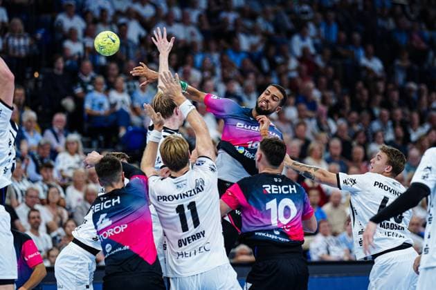 Throw Goal Philipp Ahouansou HSG Wetzlar, 19 GER, THW Kiel vs HSG Wetzlar, Handball, 1 Bundesliga, Matchday 2, Season 2025 2026, 03 09 2025 GER, THW Kiel vs HSG Wetzlar, Handball, 1 Bundesliga, Matchday 2, Season 2025 2026, 03 09 2025 Kiel Copyright: xEibner-Pressefoto MarcelxvonxFehrnx EP_MFN
