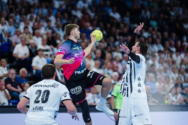 Lucas Laube THW Kiel, 20 , Niklas Theiss HSG Wetzlar, 09 , Domagoj Duvnjak THW Kiel, 04 GER, THW Kiel vs HSG Wetzlar, Handball, 1 Bundesliga, Matchday 2, Season 2025 2026, 03 09 2025 GER, THW Kiel vs HSG Wetzlar, Handball, 1 Bundesliga, Matchday 2, Season 2025 2026, 03 09 2025 Kiel Copyright: xEibner-Pressefoto MarcelxvonxFehrnx EP_MFN