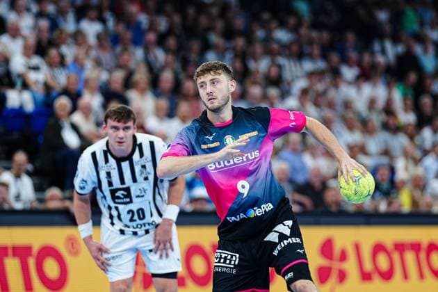 7 meter throw goal Niklas Theiss HSG Wetzlar, 09 GER, THW Kiel vs HSG Wetzlar, Handball, 1 Bundesliga, Matchday 2, Season 2025 2026, 03 09 2025 GER, THW Kiel vs HSG Wetzlar, Handball, 1 Bundesliga, Matchday 2, Season 2025 2026, 03 09 2025 Kiel Copyright: xEibner-Pressefoto MarcelxvonxFehrnx EP_MFN