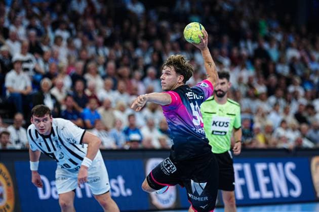 7 meter throw goal Lion Zacharias HSG Wetzlar, 50 GER, THW Kiel vs HSG Wetzlar, Handball, 1 Bundesliga, Matchday 2, Season 2025 2026, 03 09 2025 GER, THW Kiel vs HSG Wetzlar, Handball, 1 Bundesliga, Matchday 2, Season 2025 2026, 03 09 2025 Kiel Copyright: xEibner-Pressefoto MarcelxvonxFehrnx EP_MFN