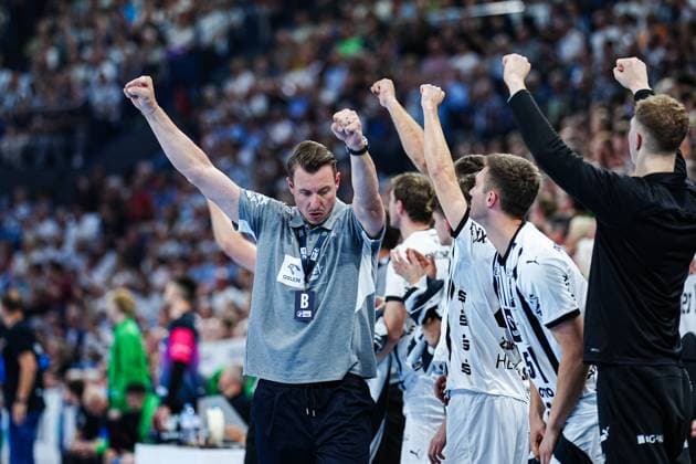 Goal celebration Filip Jicha THW Kiel, Coach GER, THW Kiel vs HSG Wetzlar, Handball, 1 Bundesliga, Matchday 2, Season 2025 2026, 03 09 2025 GER, THW Kiel vs HSG Wetzlar, Handball, 1 Bundesliga, Matchday 2, Season 2025 2026, 03 09 2025 Kiel Copyright: xEibner-Pressefoto MarcelxvonxFehrnx EP_MFN