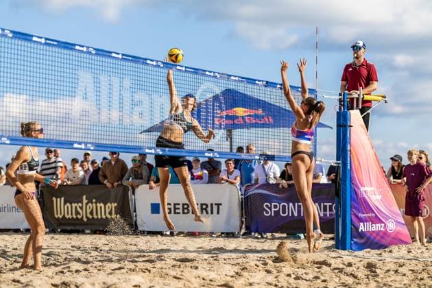 Beach volleyball I German Championships 2025 I Timmendorfer Strand I Day 1 I 04 09 2025 Attack Janne Uhl Eintracht Spontent , in the block Rika Dieckmann DJK Tusa 06 Düsseldorf Eintracht Spontent Timmendorfer Strand Schleswig Holstein Germany Copyright: xLobeca JasperxLorenzx