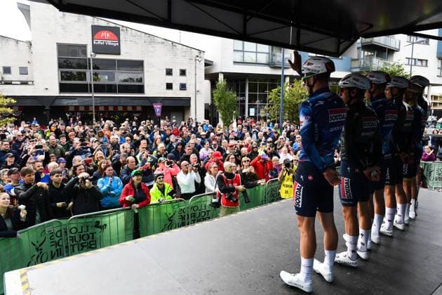 2025 Lloyds Tour of Britain Picture by Simon Wilkinson SWpix.com - 04 06 2025 - Cycling - 2025 Lloyds Tour of Britain - Stage 3: Milton Keynes to Ampthill - Team Presentation - Remco Evenepoel, Casper Pedersen, Luke Lamperti, Ethan Hayter, Martin SvrÄek, Ilan Van Wilder (Soudal Quick-Step) wave to the crowd Copyright: x xSWpix.comx(t axPhotographyxHubxLtd)xSimonxWilkinson SWpix.comx SWP-3069-2317
