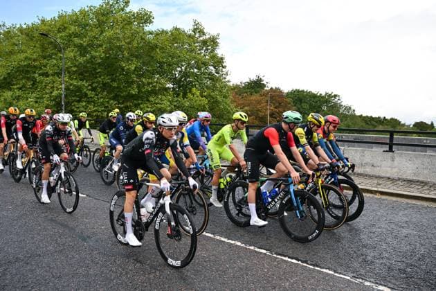 2025 Lloyds Tour of Britain Picture by Bruce Rollinson SWpix.com - 04 06 2025 - Cycling - 2025 Lloyds Tour of Britain - Stage 3: Milton Keynes to Ampthill - The roll out Copyright: x xSWpix.comx(t axPhotographyxHubxLtd)xBrucexRollinson SWpix.comx SWP-3069-2333