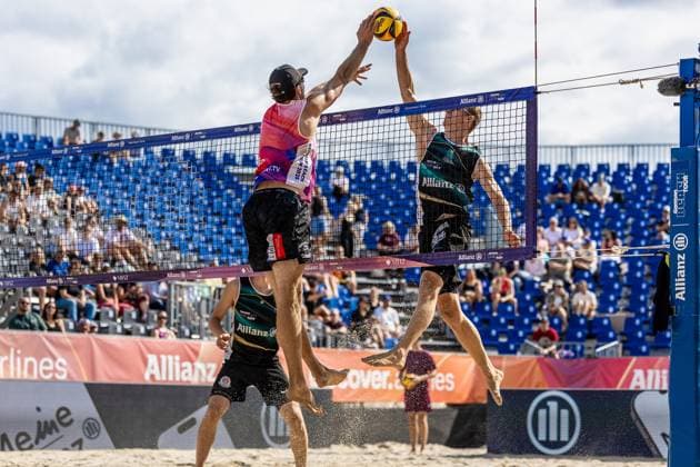 Beach volleyball I German Championships 2025 I Timmendorfer Strand I Day 1 I 04 09 2025 Push duel between Tristan Fröbel Sonne im Paradies e V and Jonas Reinhardt Beach Verein Mainz e V Timmendorfer Strand Schleswig Holstein Germany Copyright: xLobeca JasperxLorenzx