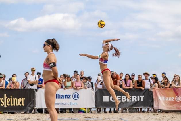 Beach volleyball I German Championships 2025 I Timmendorfer Strand I Day 1 I 04 09 2025 Serve Sandra Ittlinger Eintracht Spontent e V Timmendorfer Strand Schleswig Holstein Germany Copyright: xLobeca JasperxLorenzx