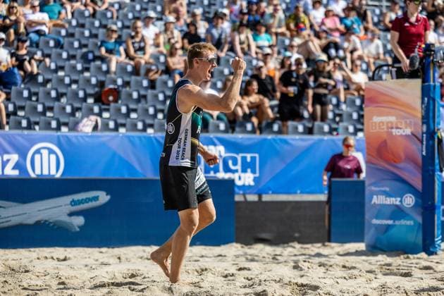 Beach volleyball I German Championships 2025 I Timmendorfer Strand I Day 1 I 04 09 2025 Jonas Reinhardt Beach Verein Mainz e V cheers with a clenched fist Timmendorfer Strand Schleswig Holstein Germany Copyright: xLobeca JasperxLorenzx