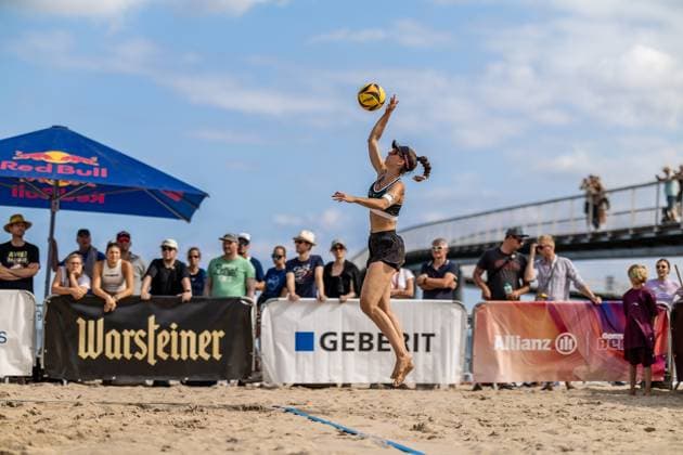 Beach volleyball I German Championships 2025 I Timmendorfer Strand I Day 1 I 04 09 2025 Serve Lisa Sophie Kotzan Füchse Berlin Reinickendorf e V Timmendorfer Strand Schleswig Holstein Germany Copyright: xLobeca JasperxLorenzx