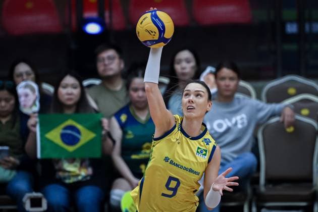 Brazil v France - FIVB Women’s World Volleyball Championship BANGKOK, THAILAND - SEPTEMBER 4: Roberta Silva Ratzke (9) of Brazil in action during FIVB Women’s World Volleyball Championship quarter final match between Brazil and France at Huamark Indoor Stadium in Bangkok, Thailand, on September 4, 2025. Mustafa Hatipoglu Anadolu Bangkok Thailand. Editorial use only. Please get in touch for any other usage.  Copyright: x2025xAnadoluxMustafaxHatipoglux