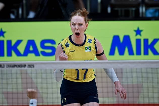 Brazil v France - FIVB Women’s World Volleyball Championship BANGKOK, THAILAND - SEPTEMBER 4: Julia Isabelle Bergmann (17) of Brazil celebrates after a point during FIVB Women’s World Volleyball Championship quarter final match between Brazil and France at Huamark Indoor Stadium in Bangkok, Thailand, on September 4, 2025. Mustafa Hatipoglu Anadolu Bangkok Thailand. Editorial use only. Please get in touch for any other usage.  Copyright: x2025xAnadoluxMustafaxHatipoglux