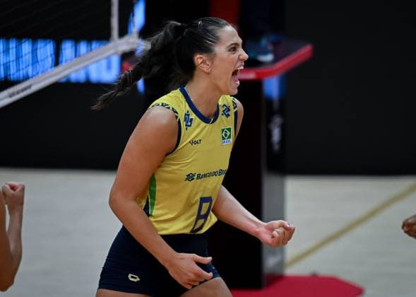 Brazil v France - FIVB Women’s World Volleyball Championship BANGKOK, THAILAND - SEPTEMBER 4: Julia Gambatto Kudiess (8) of Brazil celebrates after a point during FIVB Women’s World Volleyball Championship quarter final match between Brazil and France at Huamark Indoor Stadium in Bangkok, Thailand, on September 4, 2025. Mustafa Hatipoglu Anadolu Bangkok Thailand. Editorial use only. Please get in touch for any other usage.  Copyright: x2025xAnadoluxMustafaxHatipoglux