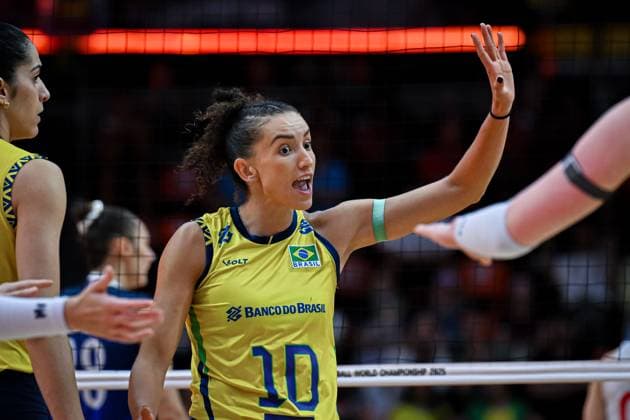 Brazil v France - FIVB Women’s World Volleyball Championship BANGKOK, THAILAND - SEPTEMBER 4: Gabriela Braga Guimaraes of Brazil in action during the FIVB Women’s World Volleyball Championship quarter final match between Brazil and France at Huamark Indoor Stadium in Bangkok, Thailand, on September 4, 2025. Mustafa Hatipoglu Anadolu Banghok Thailand. Editorial use only. Please get in touch for any other usage.  Copyright: x2025xAnadoluxMustafaxHatipoglux