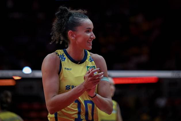 Brazil v France - FIVB Women’s World Volleyball Championship BANGKOK, THAILAND - SEPTEMBER 4: Gabriela Braga Guimaraes (10) of Brazil gestures during the FIVB Women’s World Volleyball Championship quarter final match between Brazil and France at Huamark Indoor Stadium in Bangkok, Thailand, on September 4, 2025. Mustafa Hatipoglu Anadolu Banghok Thailand. Editorial use only. Please get in touch for any other usage.  Copyright: x2025xAnadoluxMustafaxHatipoglux