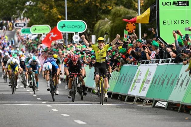2025 Lloyds Tour of Britain Picture by Simon Wilkinson SWpix.com - 04 06 2025 - Cycling - 2025 Lloyds Tour of Britain - Stage 3: Milton Keynes to Ampthill - Matthew Brennan (Team Visma Lease a Bike) wins stage 3 Copyright: x xSWpix.comx(t axPhotographyxHubxLtd)xSimonxWilkinson SWpix.comx SWP-3069-2366