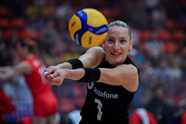 USA v Turkiye - FIVB Women’s World Volleyball Championship BANGKOK, THAILAND - SEPTEMBER 4: Gizem Orge of Turkiye warms up ahead of the FIVB Women’s World Volleyball Championship quarter final match between USA and Turkiye at Huamark Indoor Stadium in Bangkok, Thailand, on September 4, 2025. Mustafa Hatipoglu Anadolu Banghok Thailand. Editorial use only. Please get in touch for any other usage.  Copyright: x2025xAnadoluxMustafaxHatipoÄülux