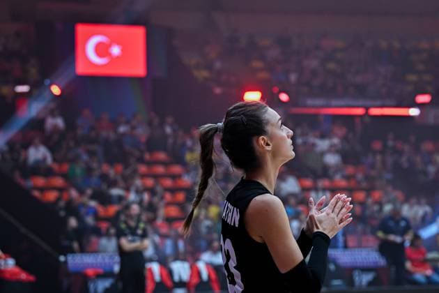 USA v Turkiye - FIVB Women’s World Volleyball Championship BANGKOK, THAILAND - SEPTEMBER 4: Eylul Akarcesme Yatgin (23) of Turkiye warms up ahead of the FIVB Women’s World Volleyball Championship quarter final match between USA and Turkiye at Huamark Indoor Stadium in Bangkok, Thailand, on September 4, 2025. Mustafa Hatipoglu Anadolu Banghok Thailand. Editorial use only. Please get in touch for any other usage.  Copyright: x2025xAnadoluxMustafaxHatipoÄülux