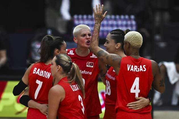 USA v Turkiye - FIVB Women’s World Volleyball Championship BANGKOK, THAILAND - SEPTEMBER 4: Players of Turkiye celebrate after scoring a point during the FIVB Women’s World Volleyball Championship quarter final match between USA and Turkiye at Huamark Indoor Stadium in Bangkok, Thailand, on September 4, 2025. Mustafa Hatipoglu Anadolu Banghok Thailand. Editorial use only. Please get in touch for any other usage.  Copyright: x2025xAnadoluxMustafaxHatipoglux