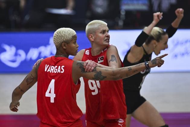 USA v Turkiye - FIVB Women’s World Volleyball Championship BANGKOK, THAILAND - SEPTEMBER 4: Players of Turkiye celebrate after scoring a point during the FIVB Women’s World Volleyball Championship quarter final match between USA and Turkiye at Huamark Indoor Stadium in Bangkok, Thailand, on September 4, 2025. Mustafa Hatipoglu Anadolu Banghok Thailand. Editorial use only. Please get in touch for any other usage.  Copyright: x2025xAnadoluxMustafaxHatipoglux