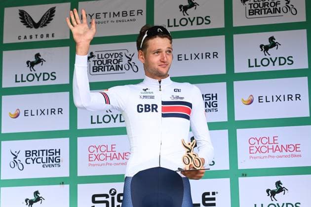 2025 Lloyds Tour of Britain Picture by Simon Wilkinson SWpix.com - 04 06 2025 - Cycling - 2025 Lloyds Tour of Britain - Stage 3: Milton Keynes to Ampthill - Podium - Ben Chilton (Great Britain) wins the combatively award Copyright: x xSWpix.comx(t axPhotographyxHubxLtd)xSimonxWilkinson SWpix.comx SWP-3069-2394