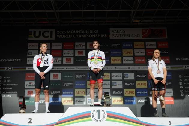 2025 UCI Mountain Bike World Championships Picture by Alex Whitehead SWpix.com - 04 09 2025 - Cycling - 2025 UCI Mountain Bike World Championships - E-MTB Cross-Country - Aletsch Arena Bellwald, Valais, Switzerland - Women Elite E-MTB Cross-country Podium - Anna Spielmann (Austria) receiving the Gold Medal to become World Champion, Kathrin Stirnemann (Switzerland) receiving the Silver Medal and Sofia Lena Wiedenroth (Germany) receiving the Bronze Medal Copyright: x xSWpix.comx(t axPhotographyxHubxLtd)xAlexxWhitehead SWpix.comx SWP-3030-1609