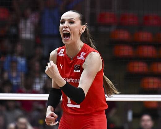 USA v Turkiye - FIVB Women’s World Volleyball Championship BANGKOK, THAILAND - SEPTEMBER 4: Turkiye’s Eda Erdem Dundar (14) celebrates after scoring during the FIVB Women’s Volleyball World Championship, WM, Weltmeisterschaft quarterfinal match between Turkiye and the United States at Huamark Indoor Stadium in Bangkok, Thailand, on September 4, 2025. Mustafa Hatipoglu Anadolu Banghok Thailand. Editorial use only. Please get in touch for any other usage.  Copyright: x2025xAnadoluxMustafaxHatipoglux